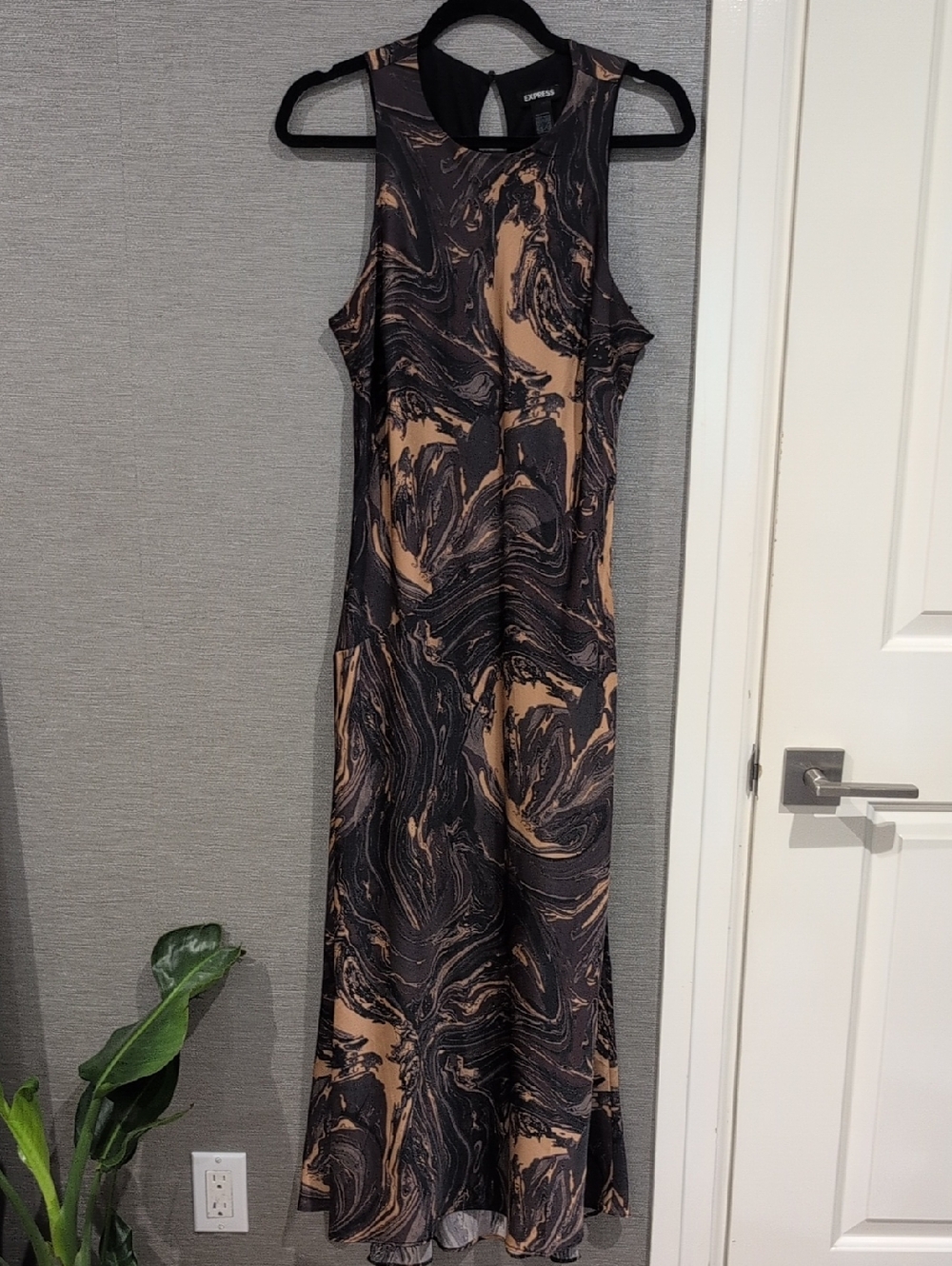 Express Black and Tan Marble-Print Sleeveless Maxi Dress with High Neck